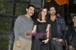 Hrithik Roshan, Suzanne Roshan, Aamir Khan at the Launch of Suzanne Roshan_s The Charcoal Project in Andheri, Mumbai on 27th Feb 2011 (14).JPG